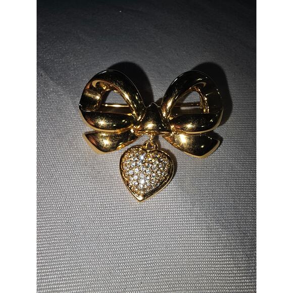 Vintage Whiting & Davis (WD) Gold Tone Bow Brooch Pin Rhinestone Heart Drop - Picture 2 of 7